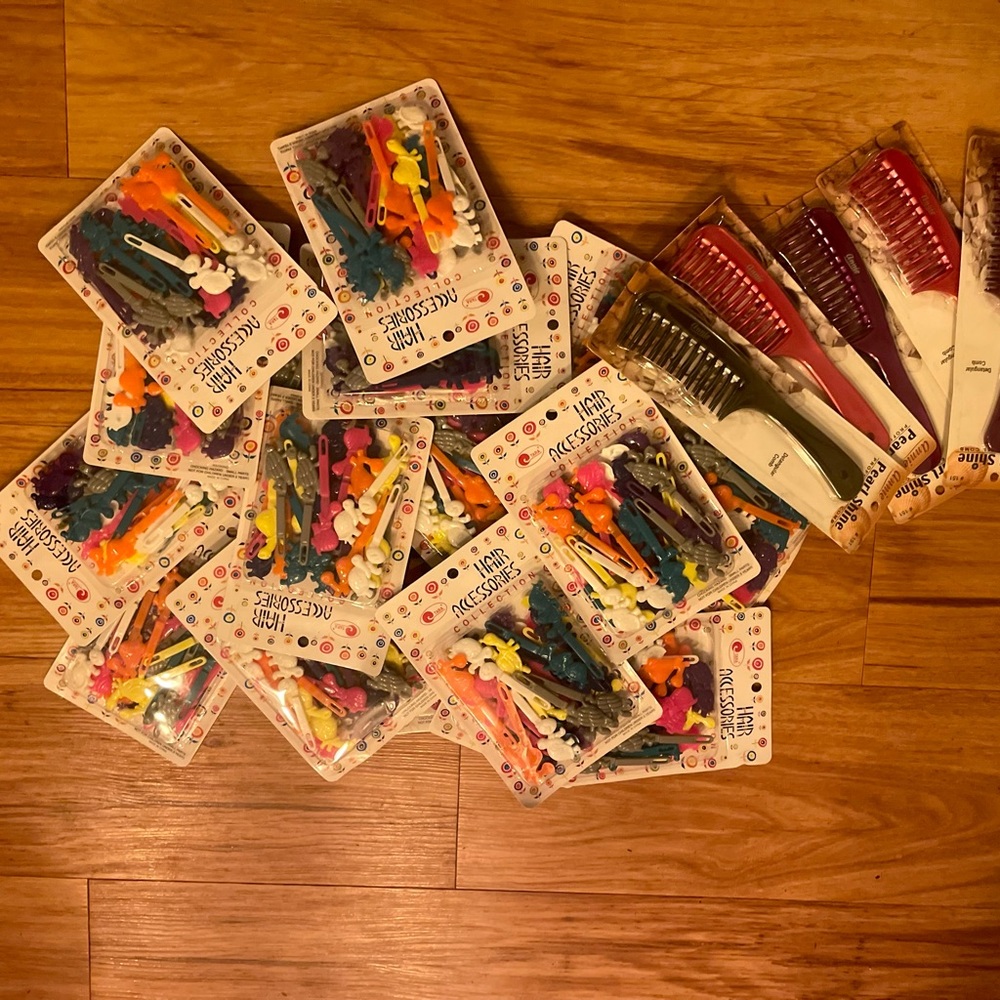 30 Vintage 1980s hair barrettes and combs